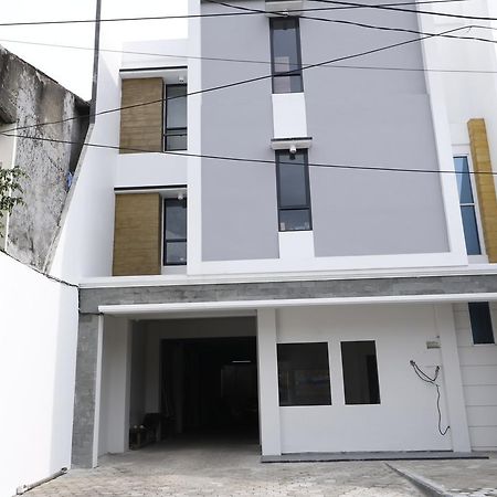 Reddoorz Plus Near Mall Pondok Indah Джакарта Экстерьер фото
