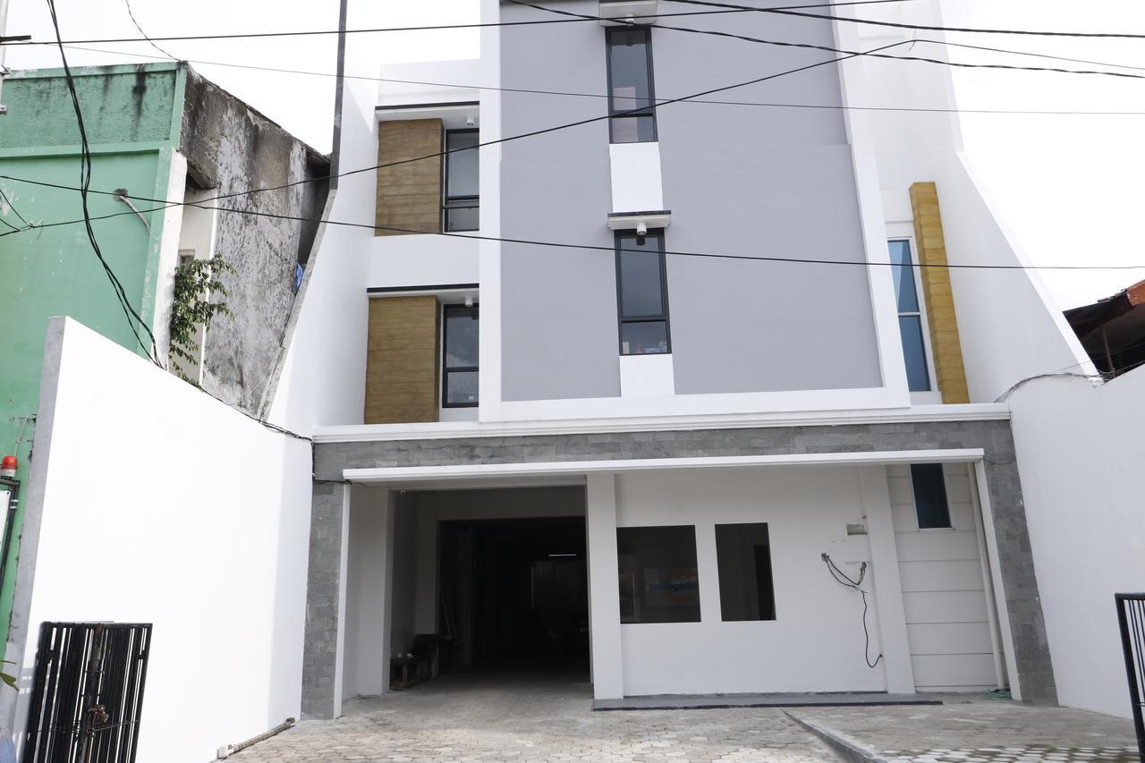 Reddoorz Plus Near Mall Pondok Indah Джакарта Экстерьер фото