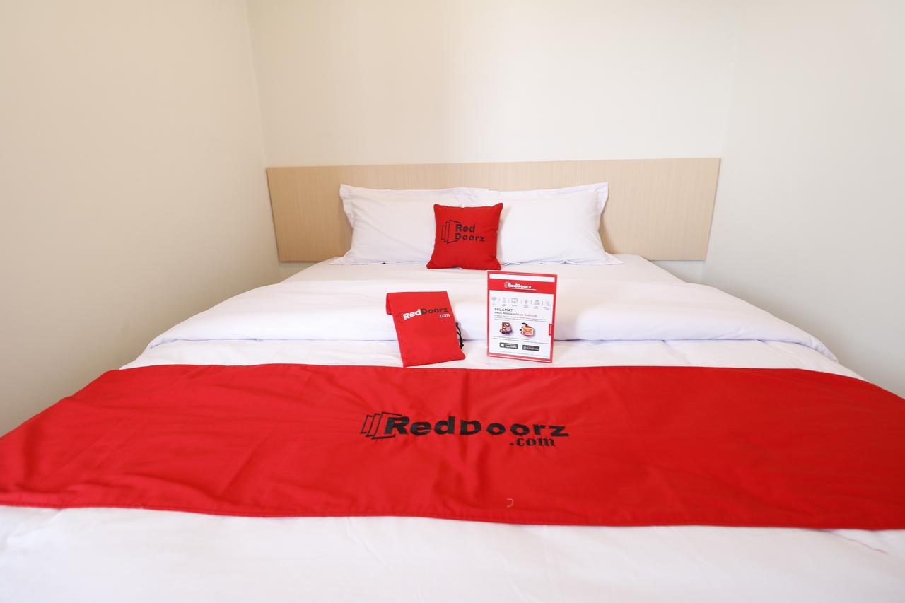 Reddoorz Plus Near Mall Pondok Indah Джакарта Экстерьер фото