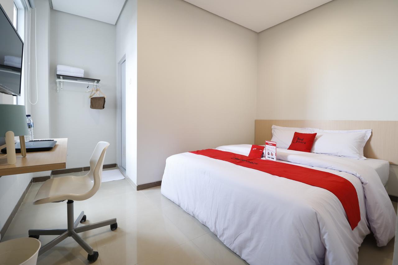 Reddoorz Plus Near Mall Pondok Indah Джакарта Экстерьер фото