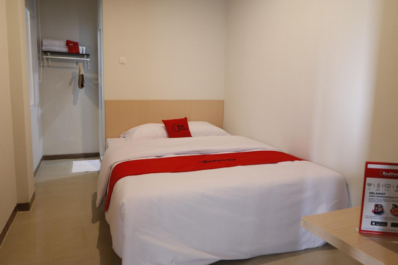 Reddoorz Plus Near Mall Pondok Indah Джакарта Экстерьер фото
