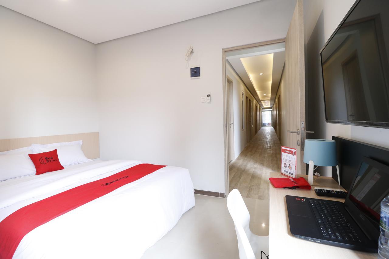Reddoorz Plus Near Mall Pondok Indah Джакарта Экстерьер фото