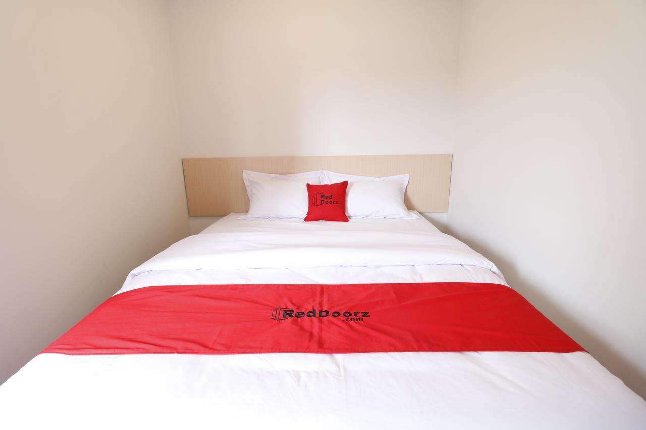 Reddoorz Plus Near Mall Pondok Indah Джакарта Экстерьер фото
