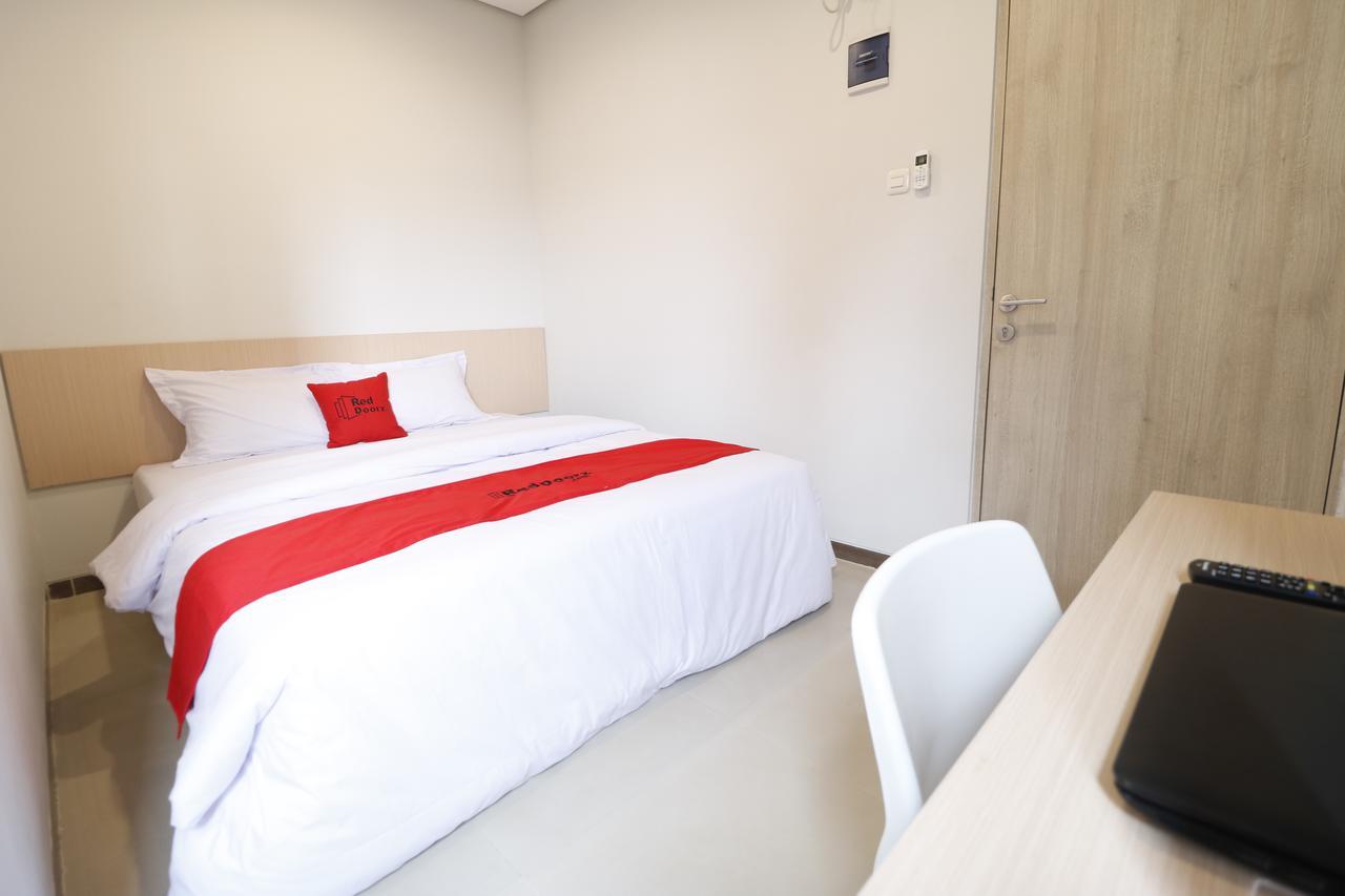Reddoorz Plus Near Mall Pondok Indah Джакарта Экстерьер фото